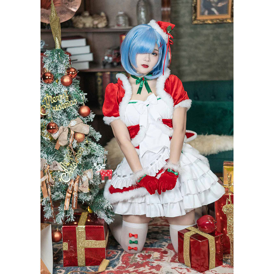 Re:Zero Cosplay Readies Rem for the Holidays