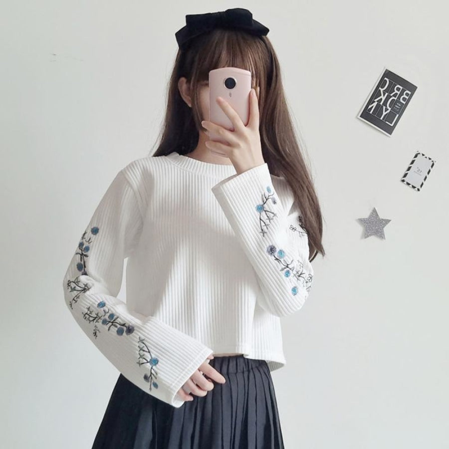 Country Sweet Floral Design Embroidery Short Sweatshirt J40089